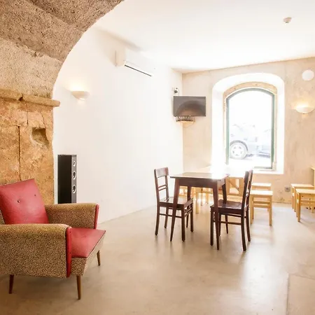 Bed & Breakfast Int 3*